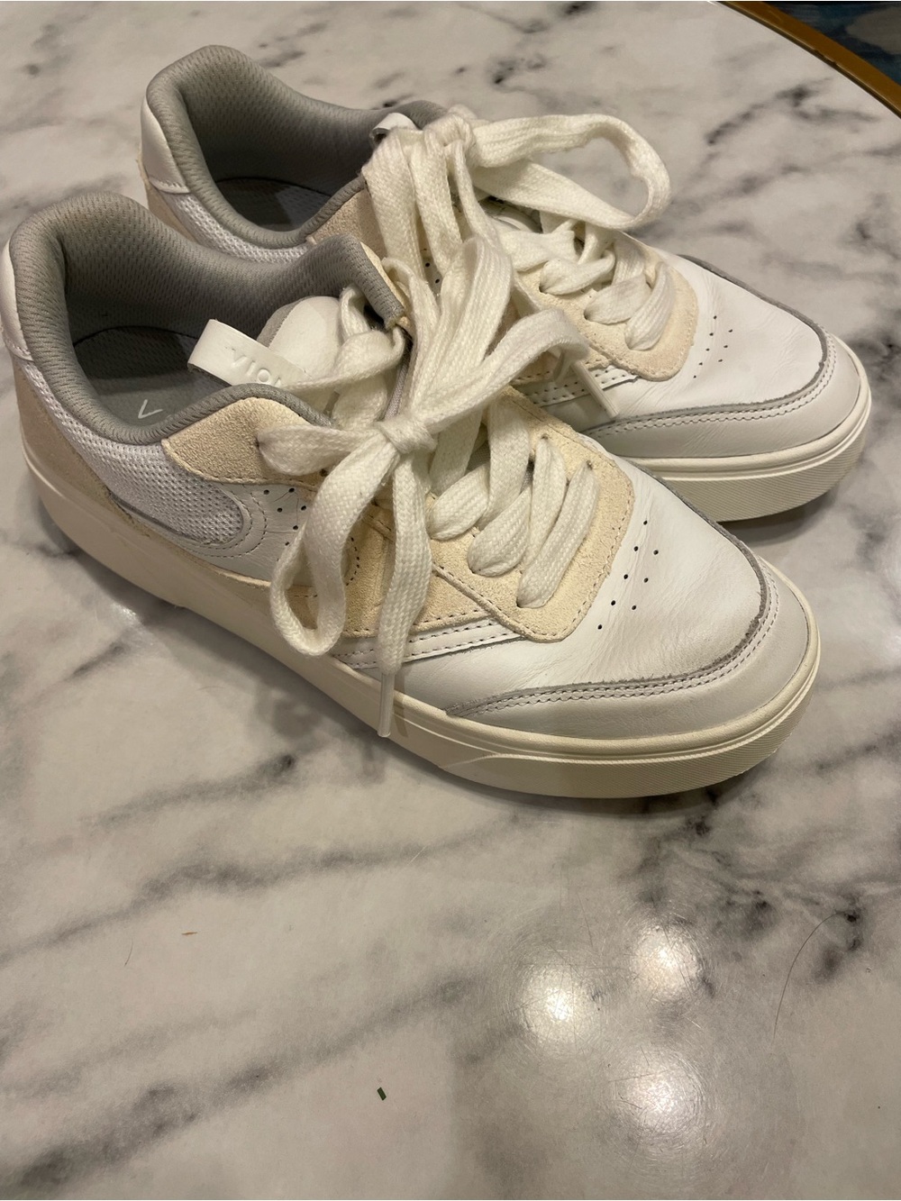 Vionic Women's Low-Top Sneakers in White and Cream - Picture 3 of 8